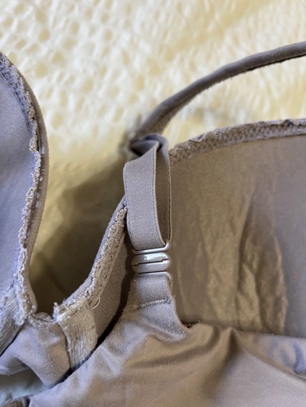 BOGO FREE Victoria’s Secret Body By Victoria Underwire VS Bra Bundle 38C - Picture 12 of 12